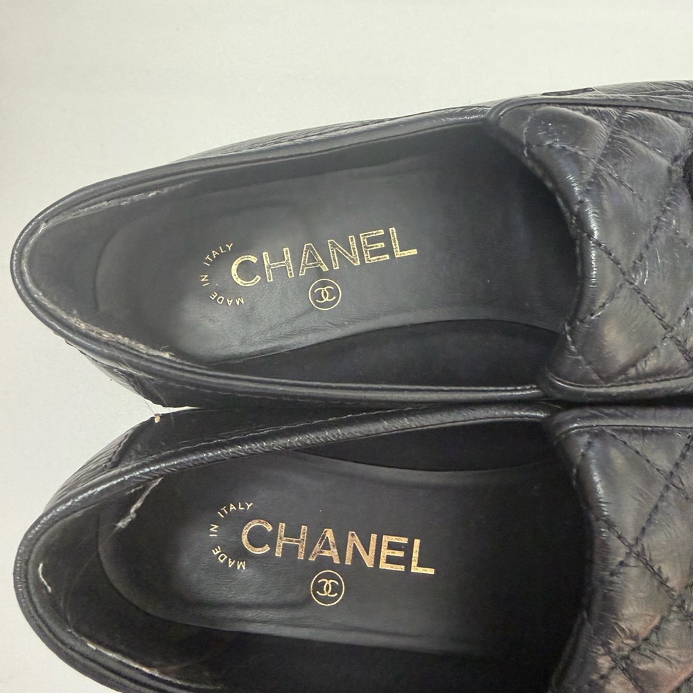 CHANEL Lambskin Quilted CC Turnlock Loafers black 38 1/2 - Picture 3 of 7
